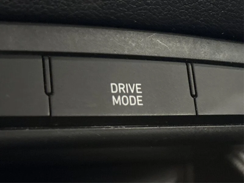 Used 2018 Frost White Pearl Hyundai SE image 24