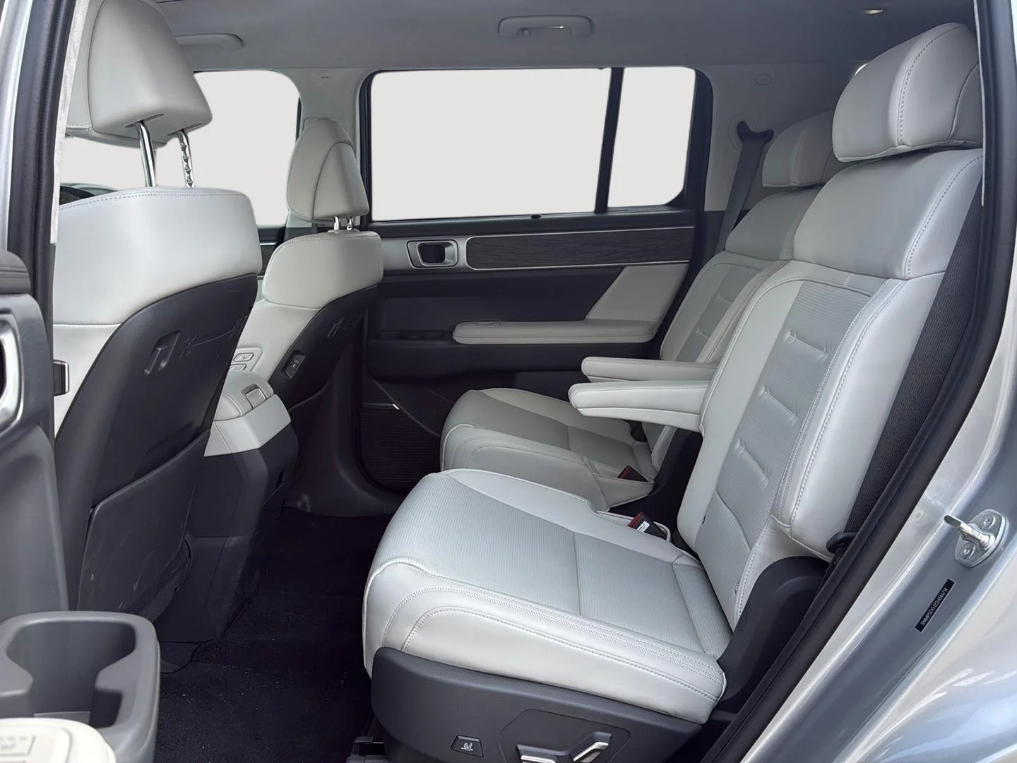 Used 2025 SILVER Hyundai Calligraphy image 6