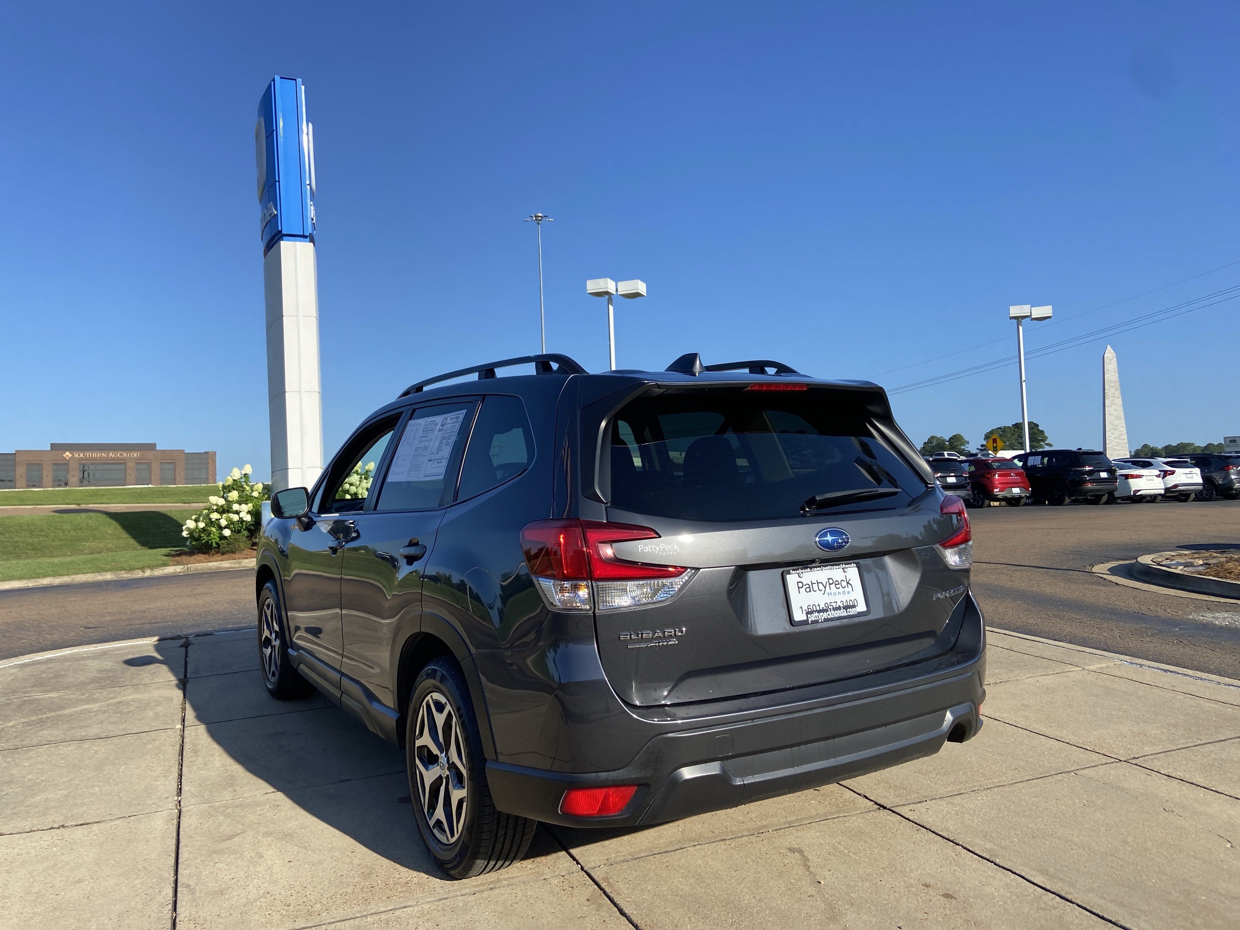 Used 2022 Magnetite Gray Metallic Subaru Premium image 9