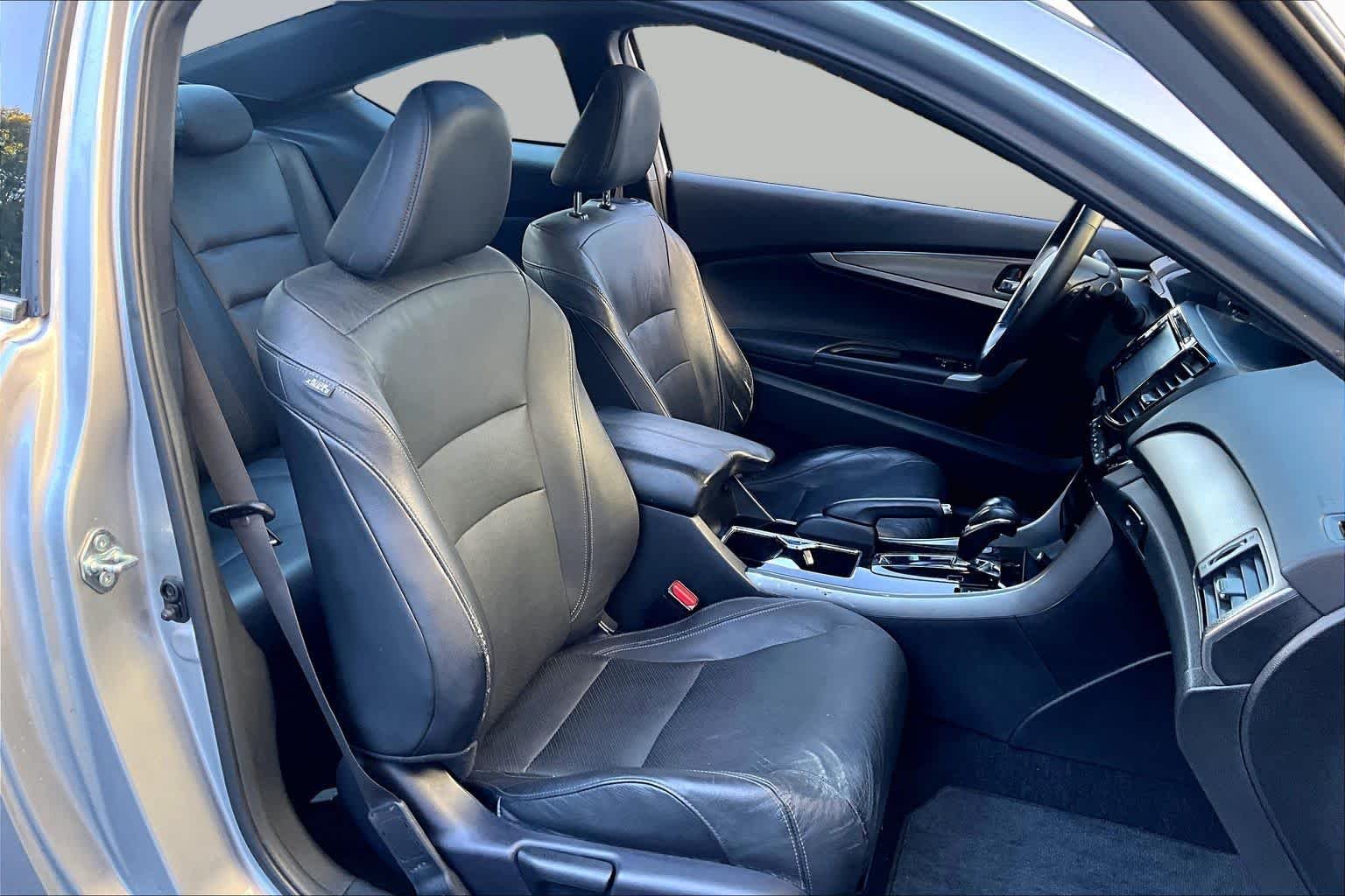 Used 2016 Lunar Silver Metallic Honda EX-L image 8
