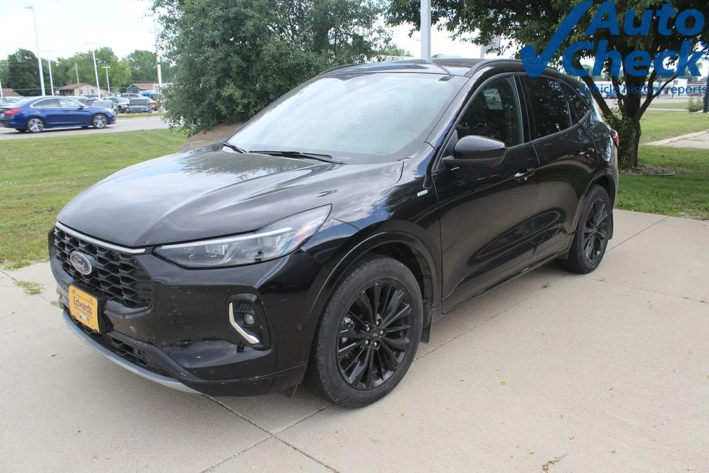 Used 2023 Black Ford ST-Line Elite image 4
