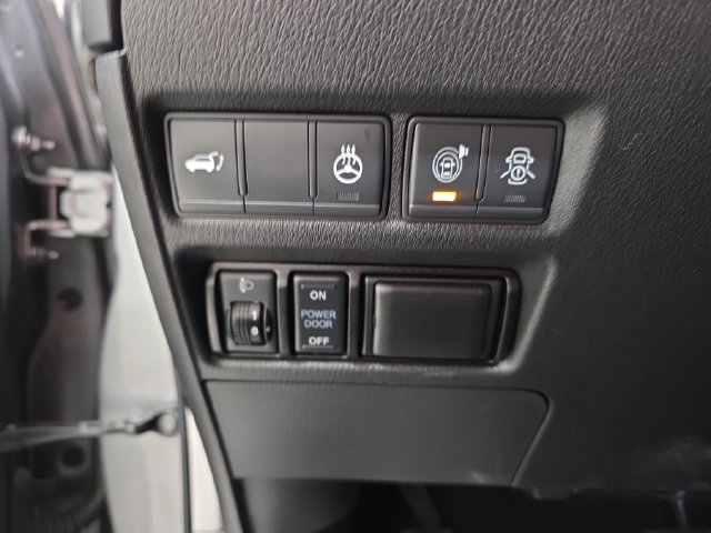 Used 2019 Gray Nissan Platinum image 25