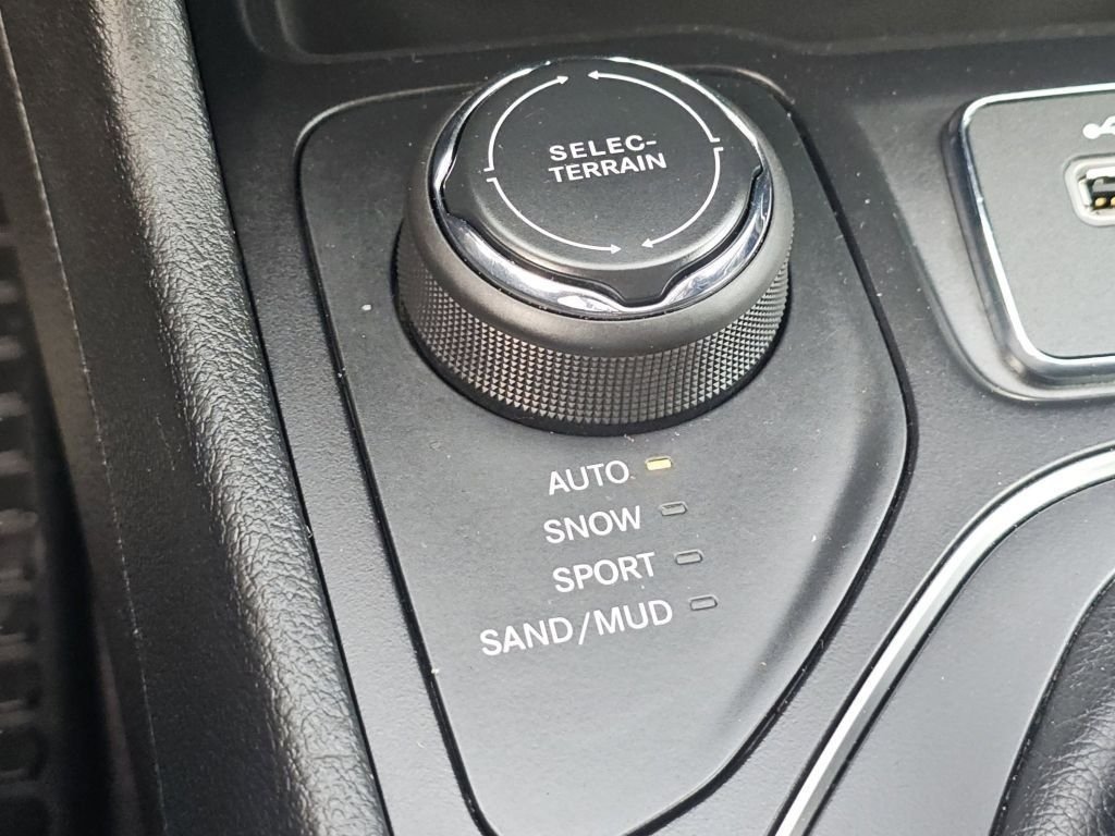 2019 Jeep Cherokee Latitude Plus - Photo 9