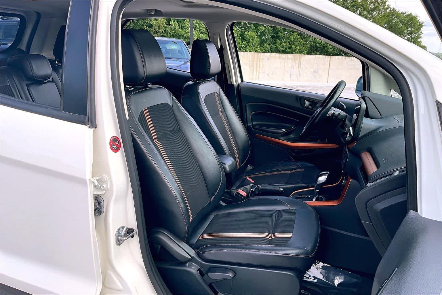 Used 2018 Diamond White Ford SES image 9