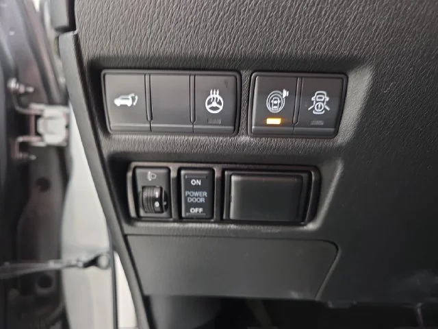 Used 2019 Gun Metallic Nissan Platinum image 25