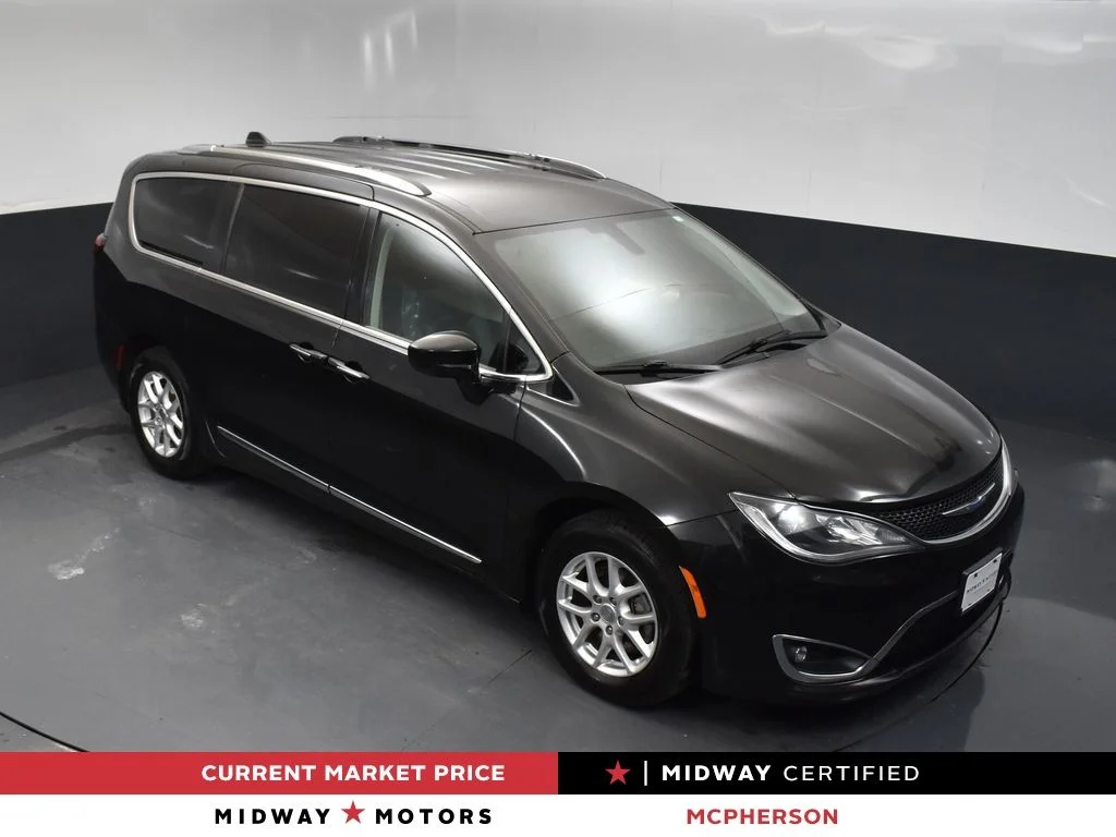 2020 Chrysler Pacifica Touring L's photo