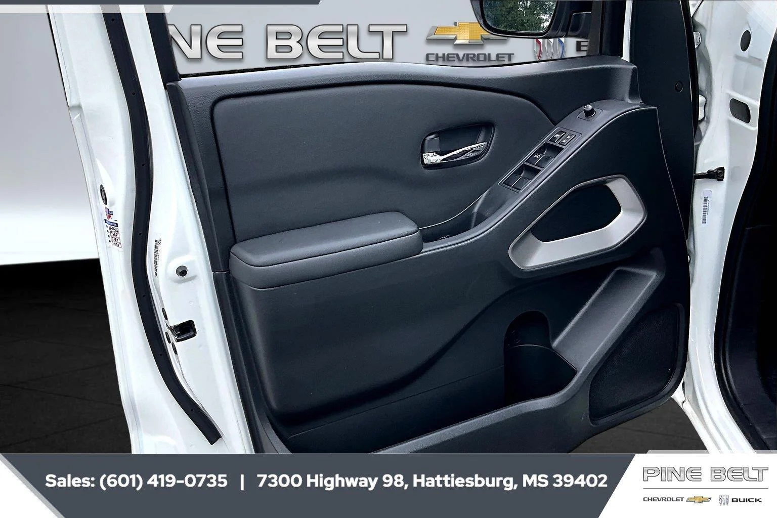 Used 2024 White Nissan SV image 18