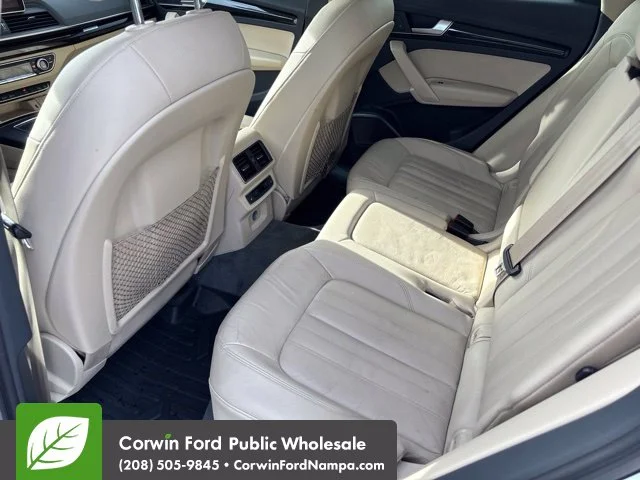 Used 2010 White Audi  image 27