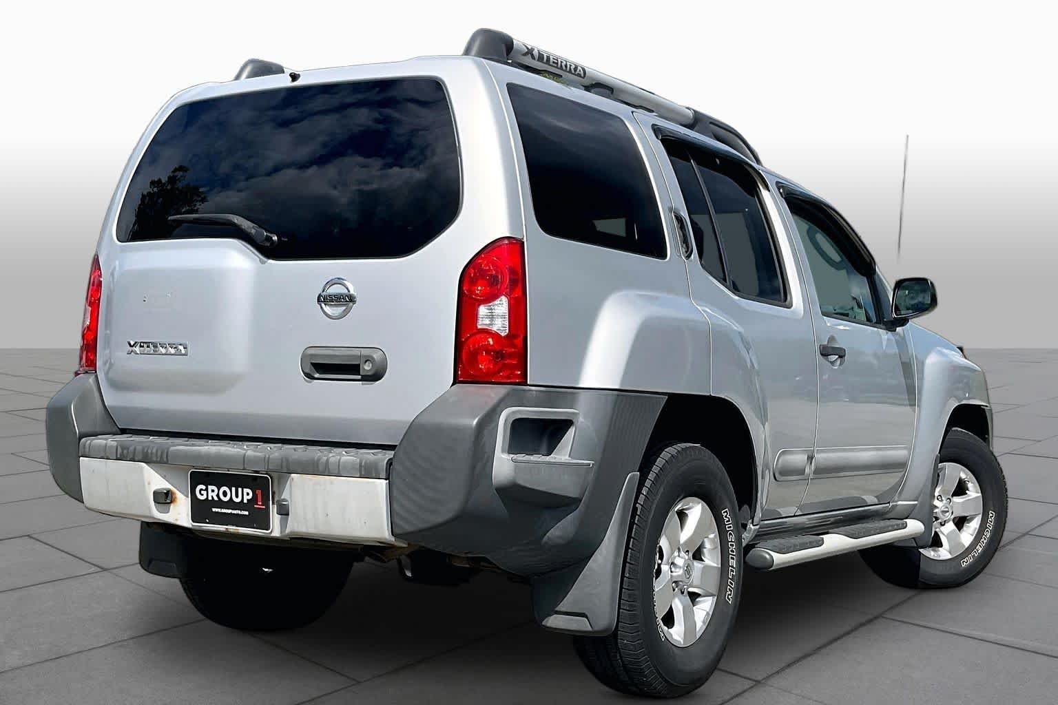 Used 2011 Silver Lightning Nissan S image 11
