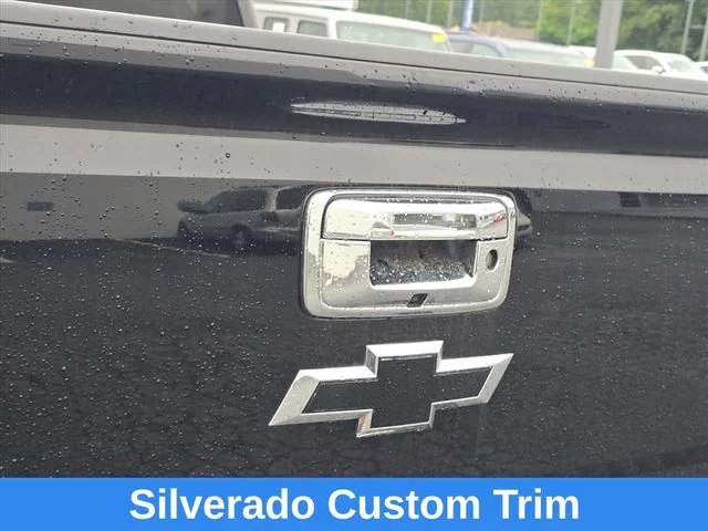 Used 2018 Black Chevrolet Custom image 22