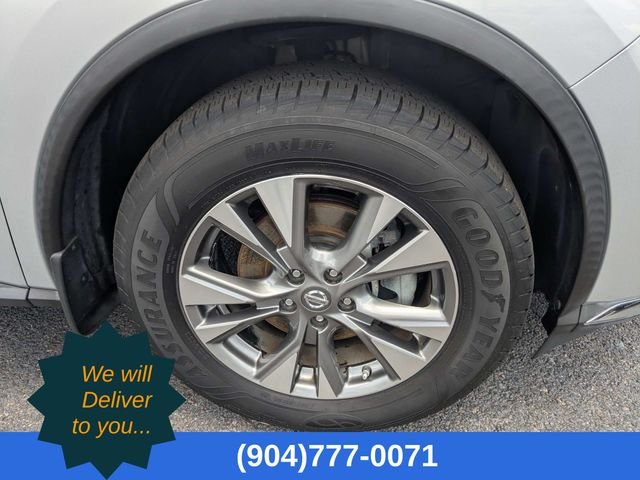 Used 2016 Silver Nissan SV image 11
