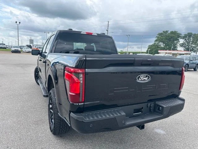 New 2026 Agate Black Metallic Ford XLT image 22