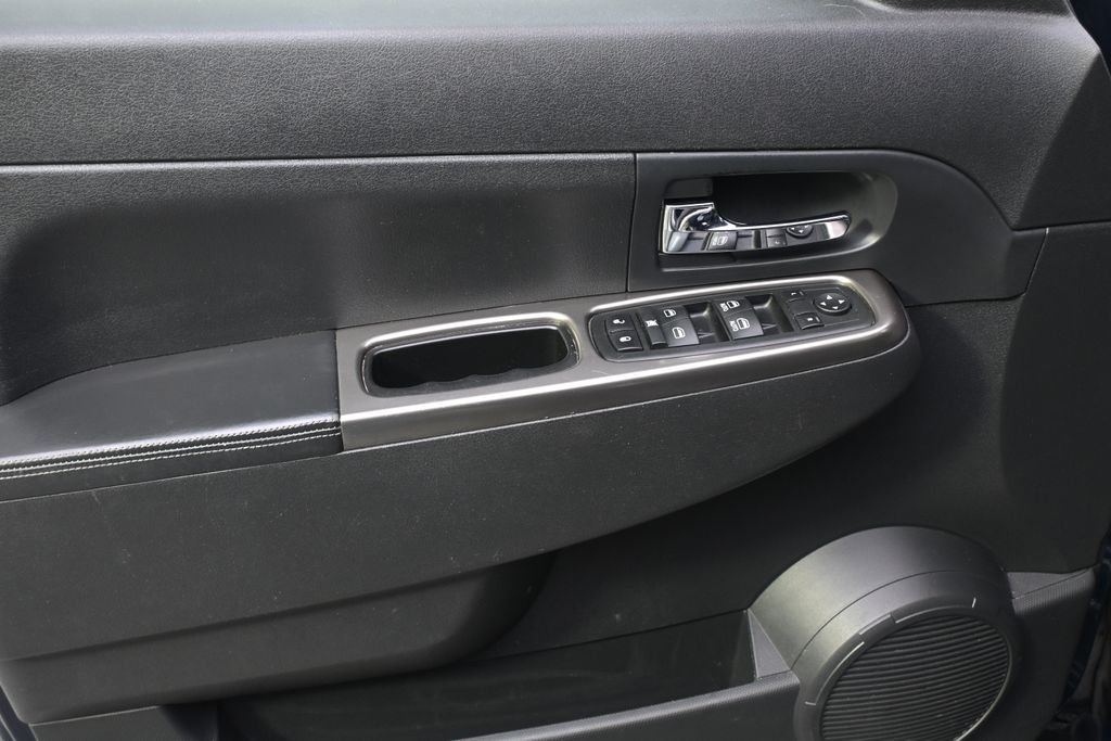 Used 2012 True Blue Pearl Jeep Limited Jet Edition image 20