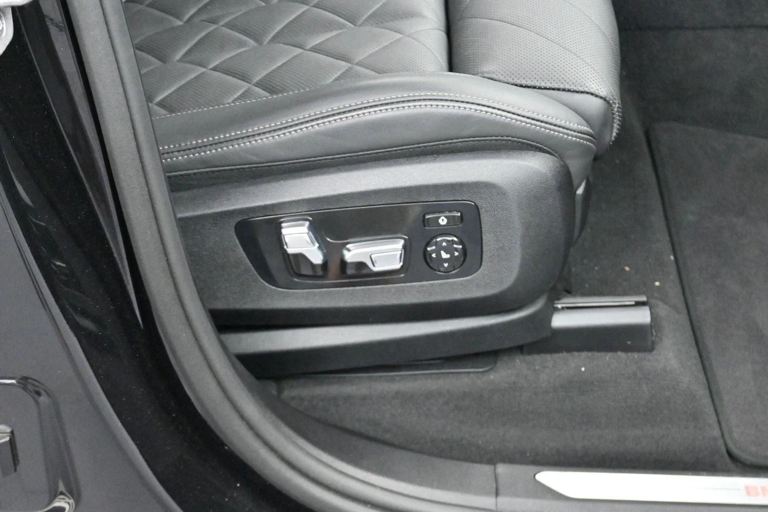 Used 2024 Carbon Black Metallic BMW xDrive40i image 35