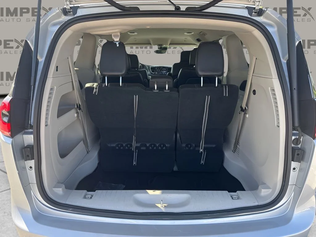 Used 2023 Silver Chrysler Touring L image 30