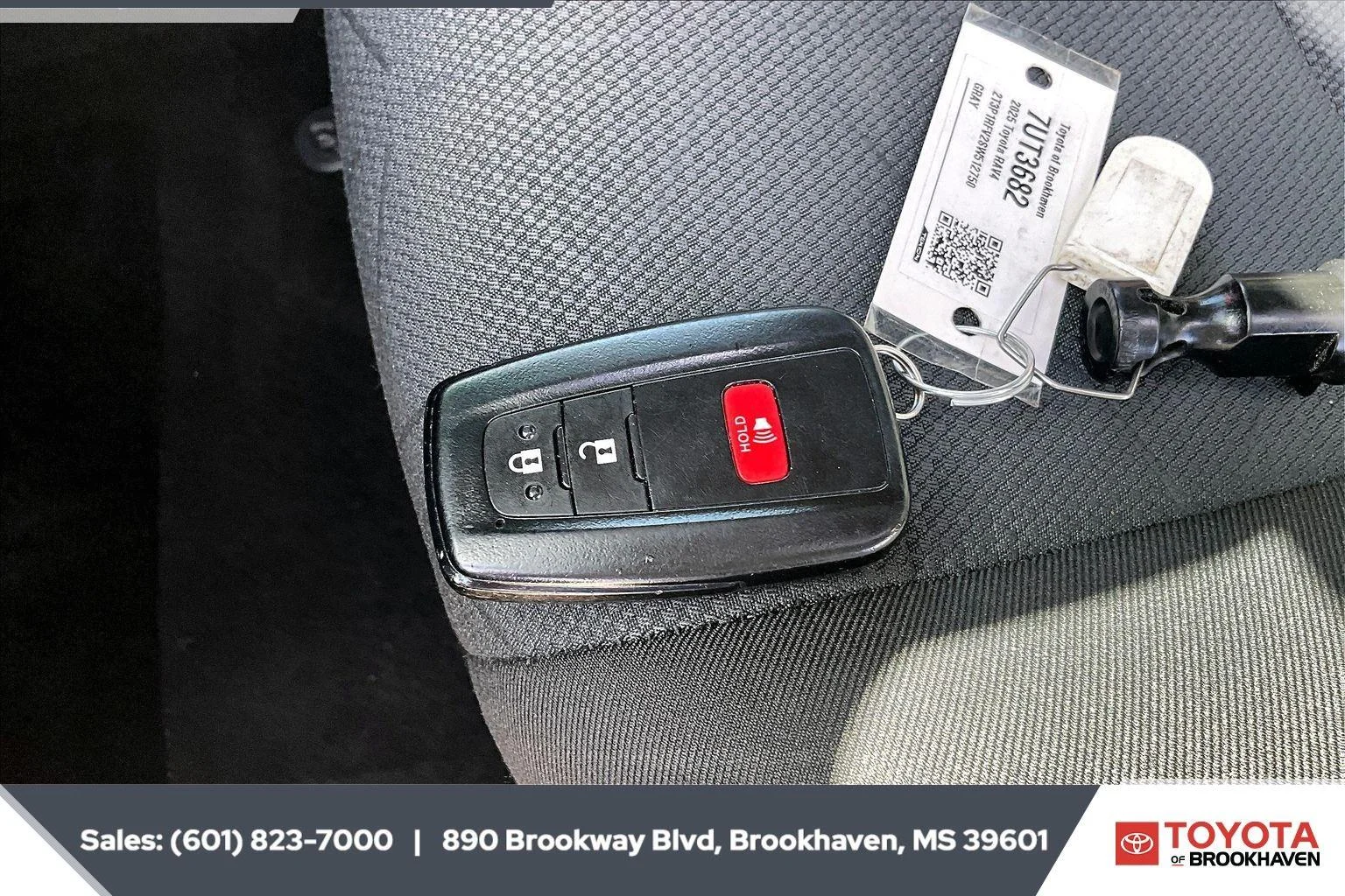 Used 2025 Magnetic Gray Metallic Toyota XLE image 9