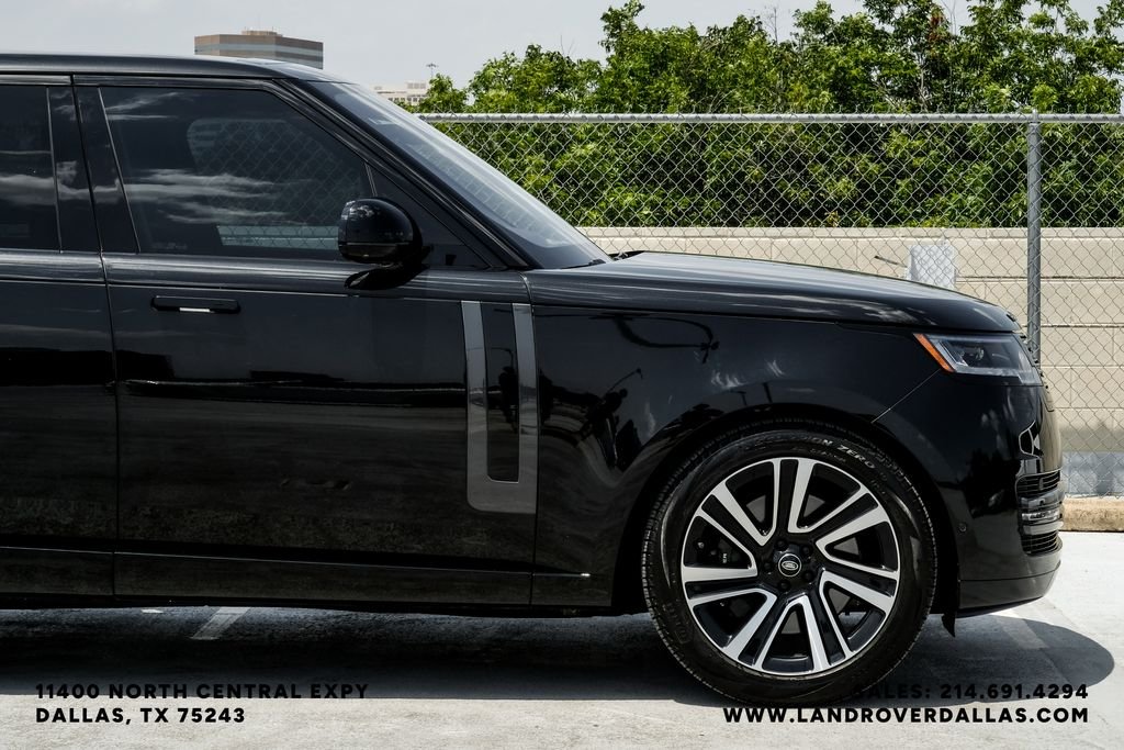 Used 2023 Santorini Black Metallic Land Rover SE image 7
