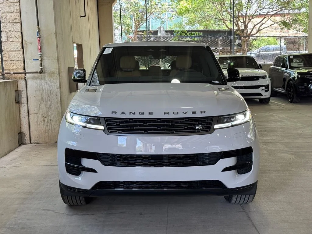 New 2026 Borasco Grey Metallic Land Rover SE image 3