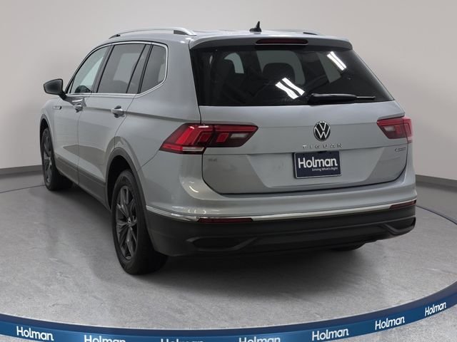 Used 2022  Volkswagen 2.0T SE image 7