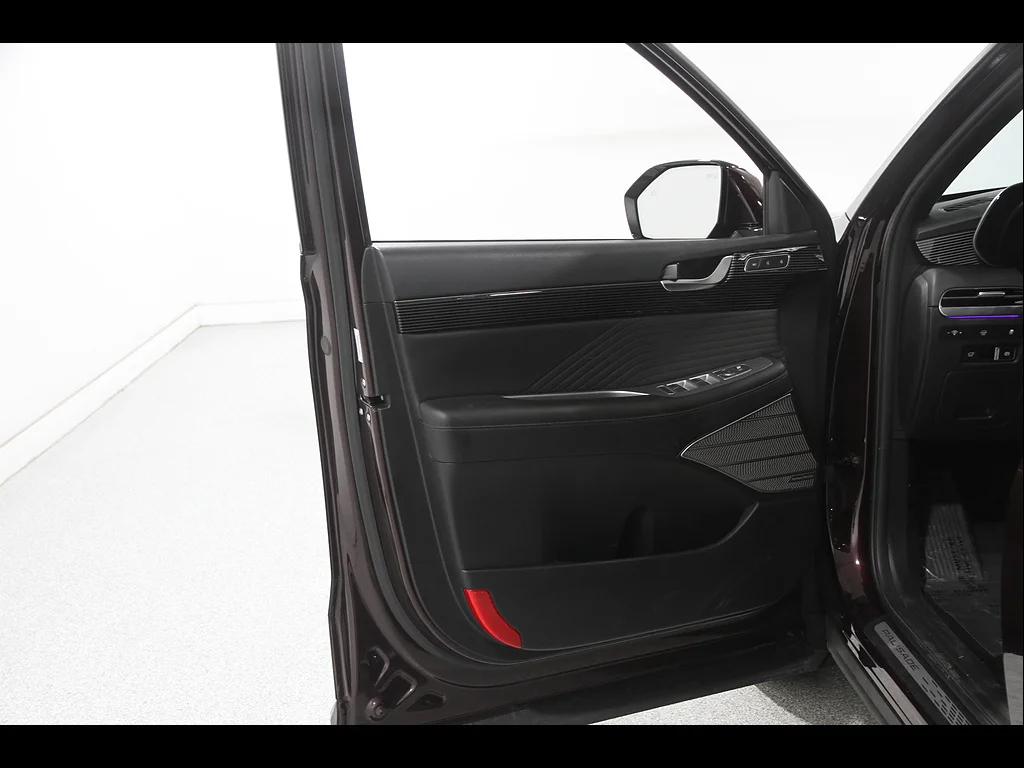 Used 2024 Sierra Burgundy Hyundai Calligraphy image 4