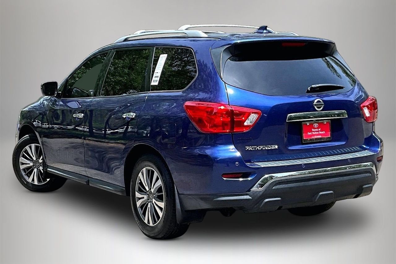 Used 2020 Blue Nissan S image 4