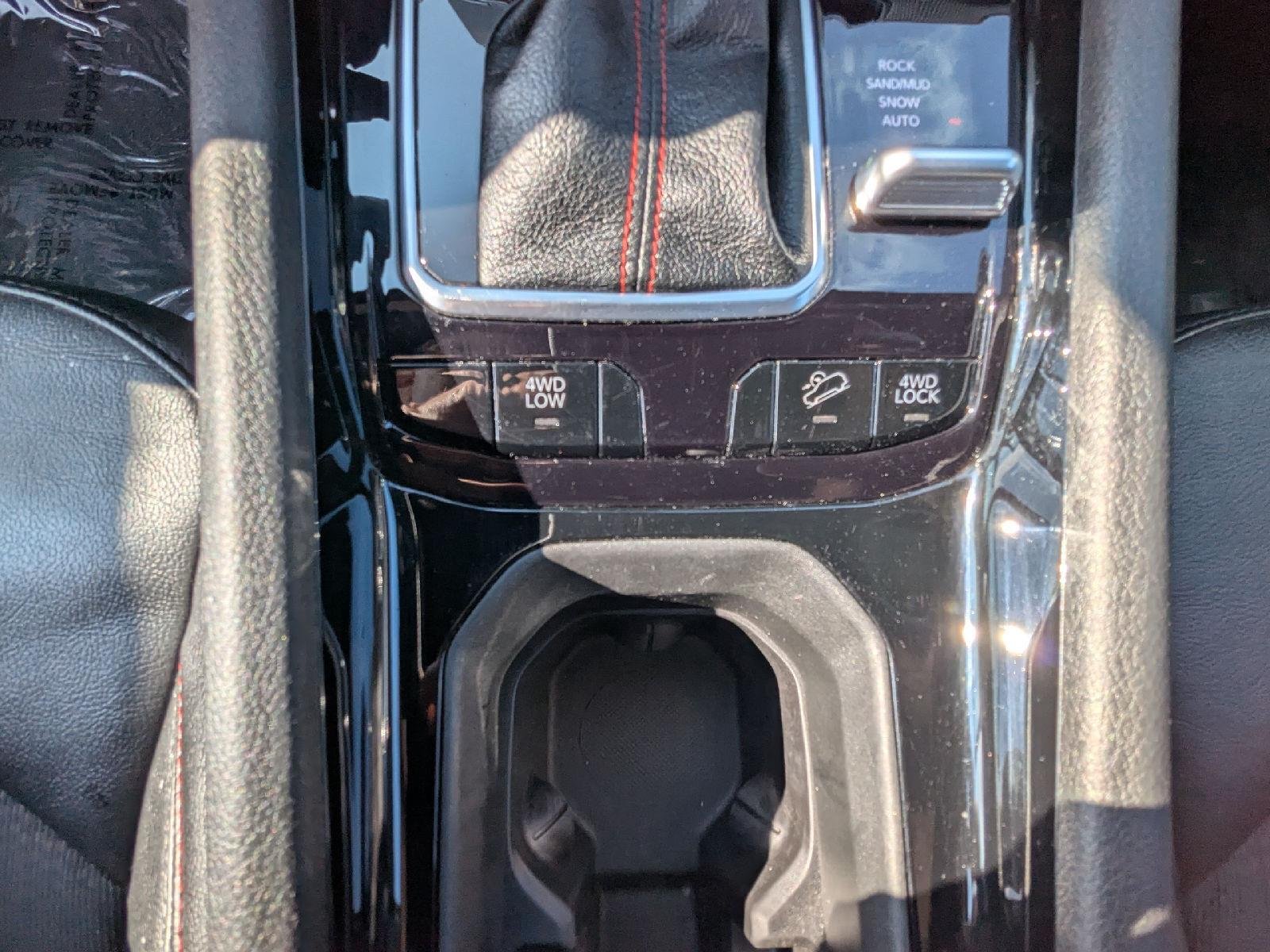 Used 2025 Silver Zynith Metallic Clearcoat Jeep Trailhawk image 18