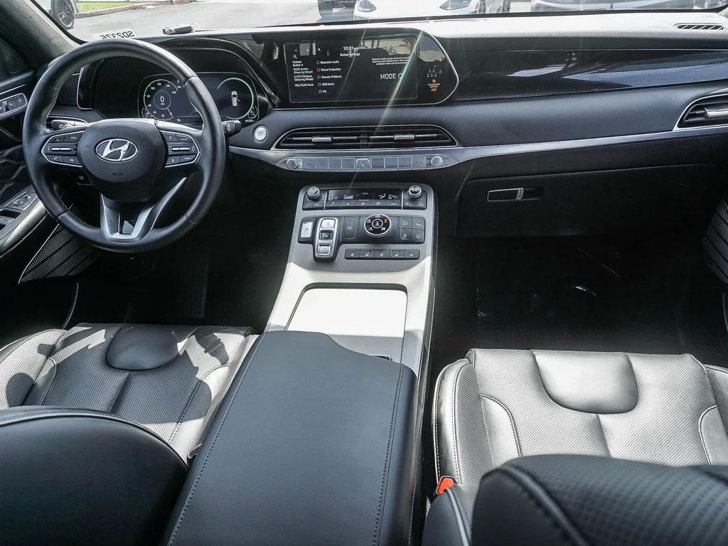 Used 2022 Red Hyundai Calligraphy image 14