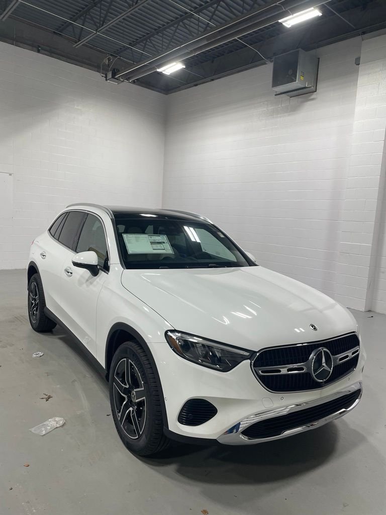 New 2027 White Mercedes-Benz GLC 300 image 3