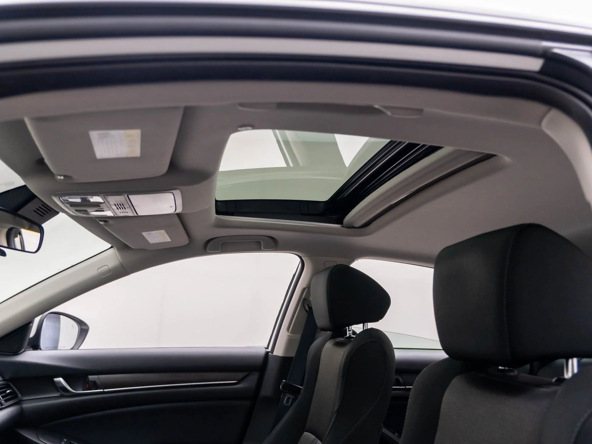 Used 2018  Honda EX image 17