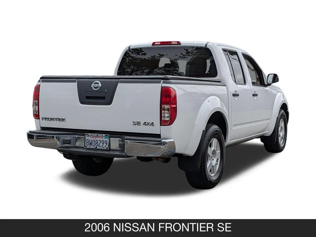 Used 2006 White Nissan SE image 8