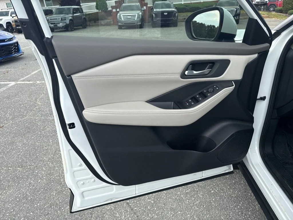 Used 2024 White Nissan SV image 25