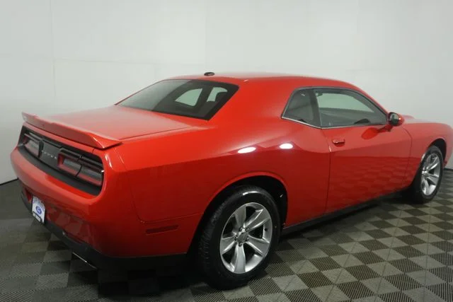 Used 2021 Torred Clearcoat Dodge SXT image 3