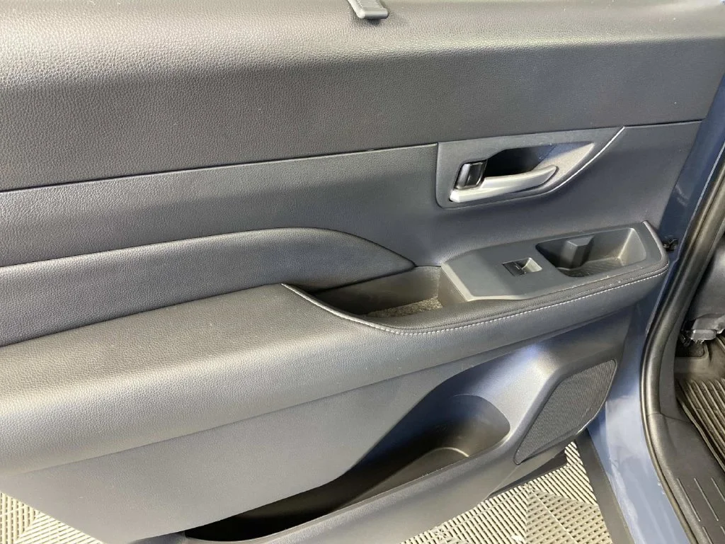 Used 2025 Cloud Toyota XLE image 27