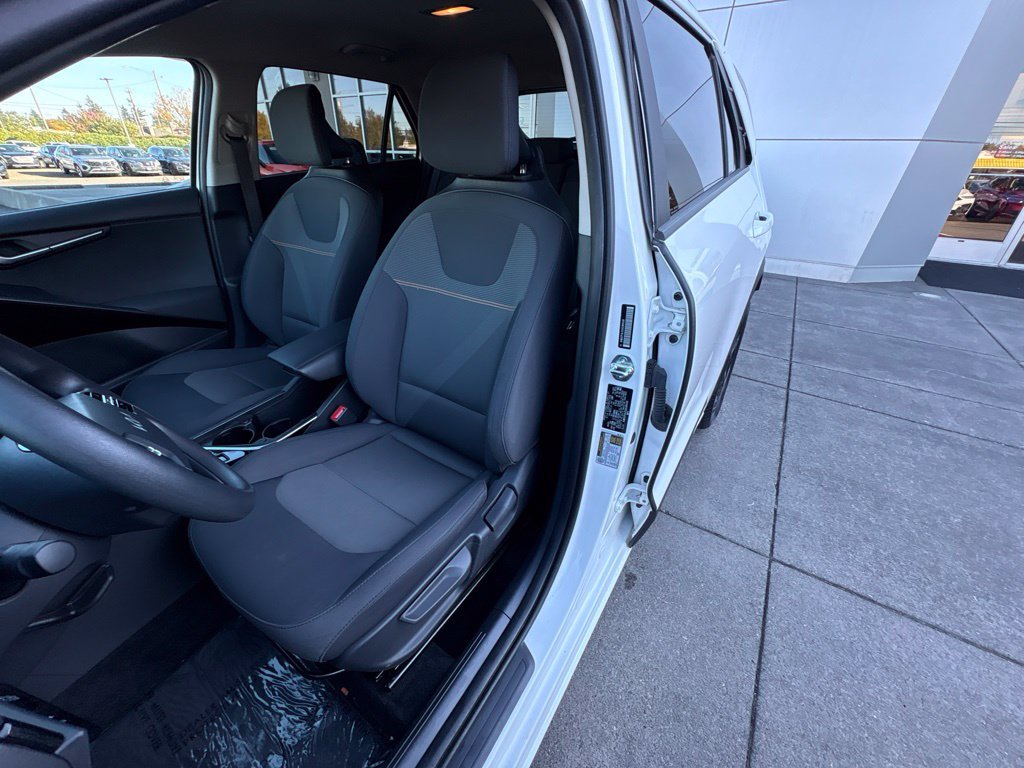 Used 2025 Snow White Pearl Kia LX image 13