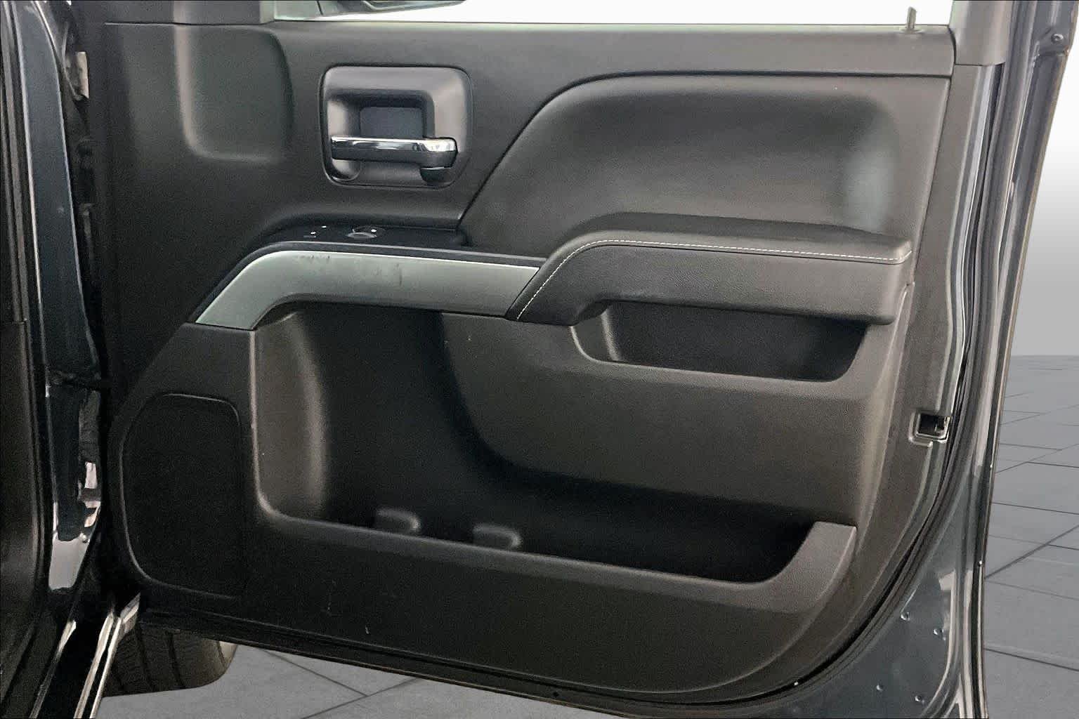 Used 2018 Graphite Metallic Chevrolet LT image 22