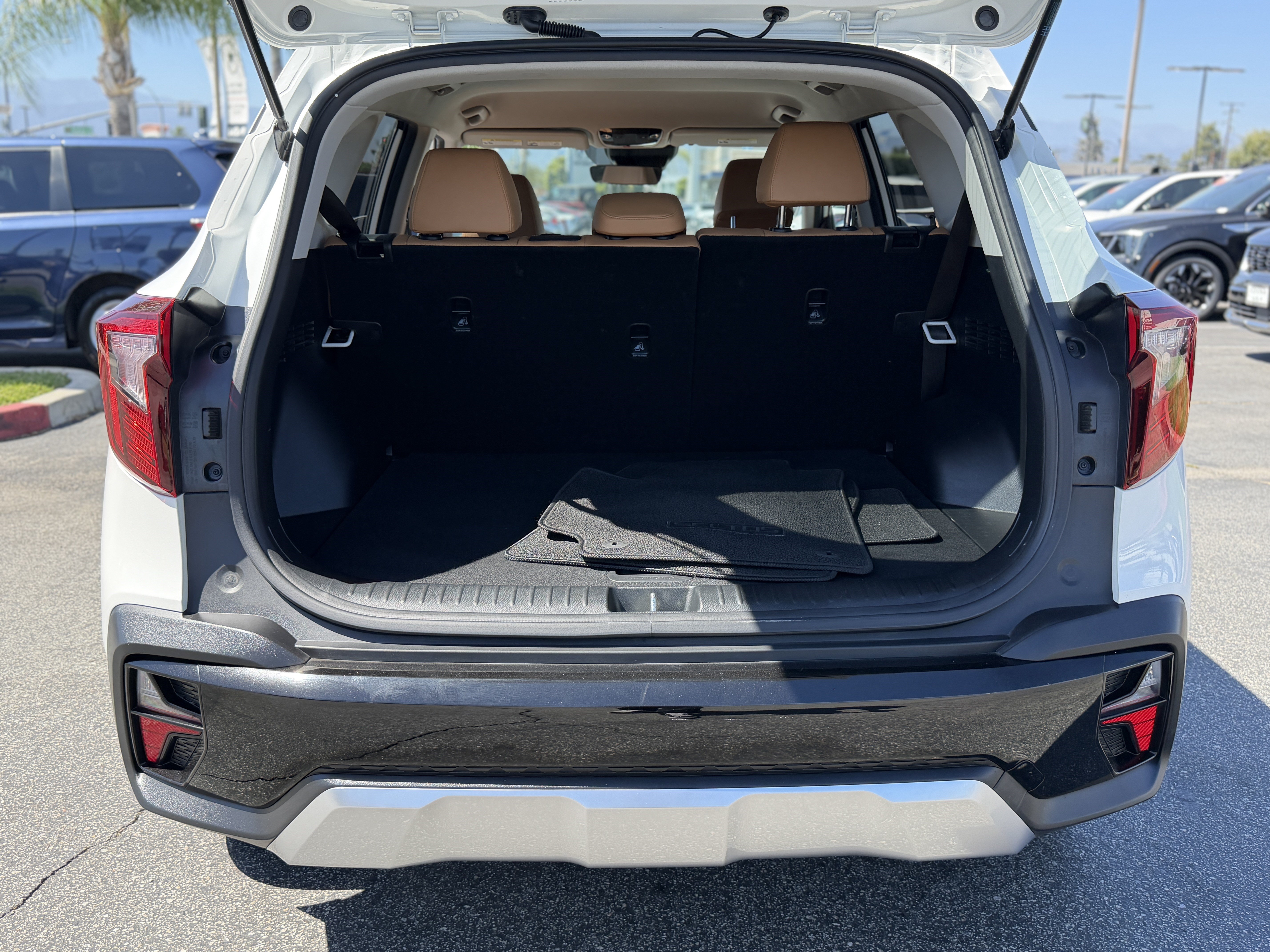 Certified Used 2024 Snow White Pearl Kia EX image 10