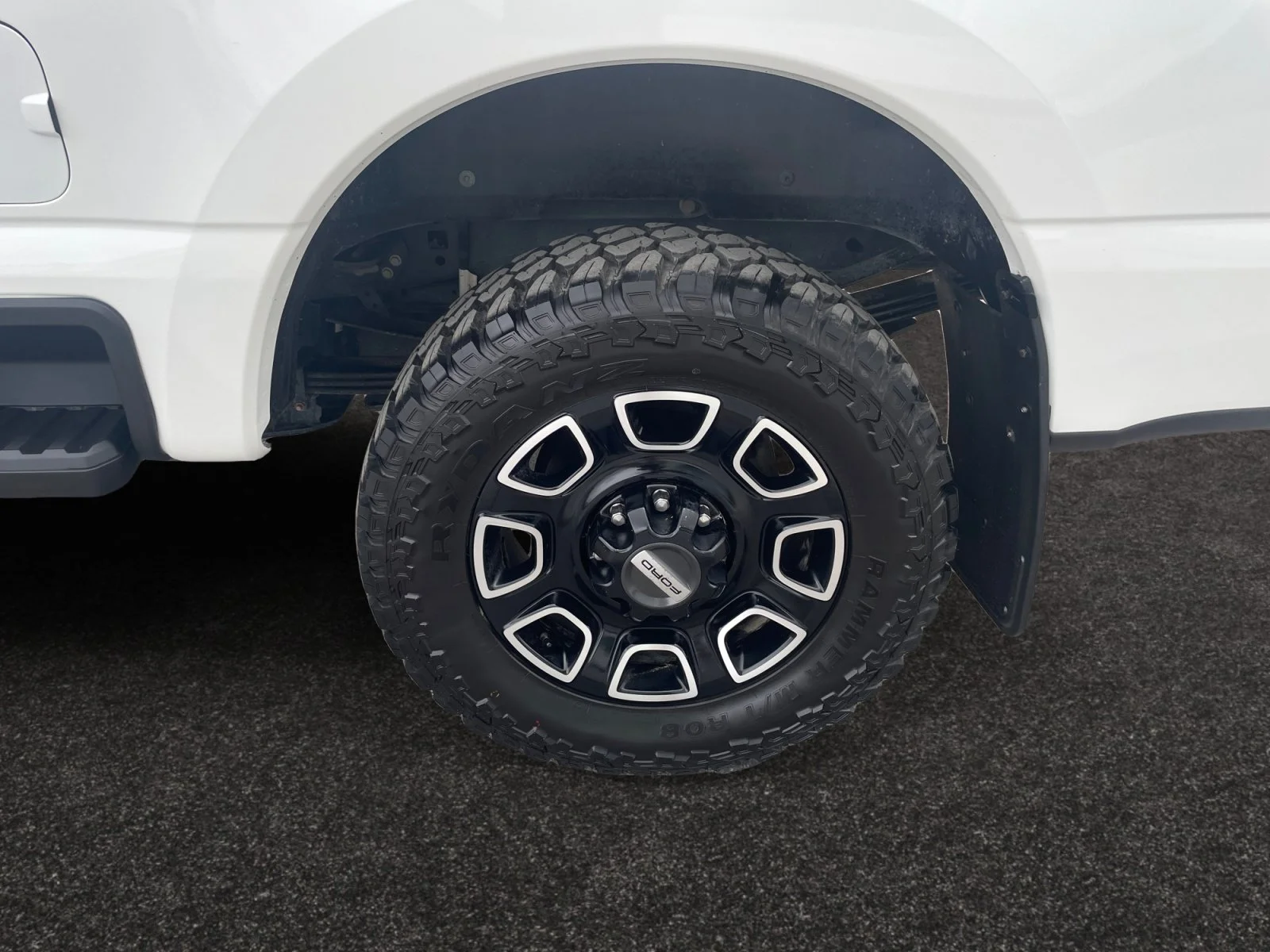 Used 2024  Ford PLATINUM SuperCrew image 9
