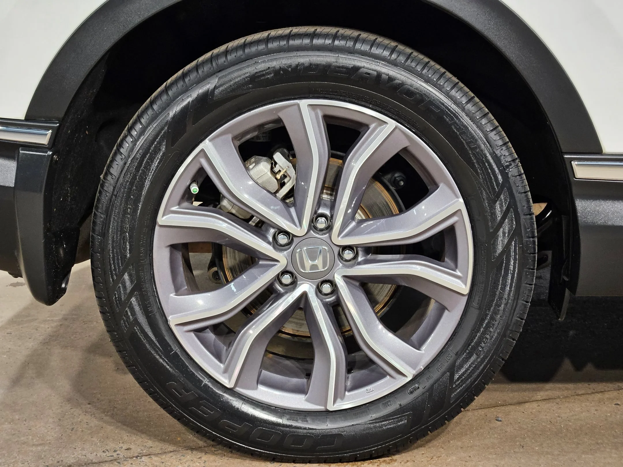 Used 2022 Platinum White Pearl Honda Touring image 17