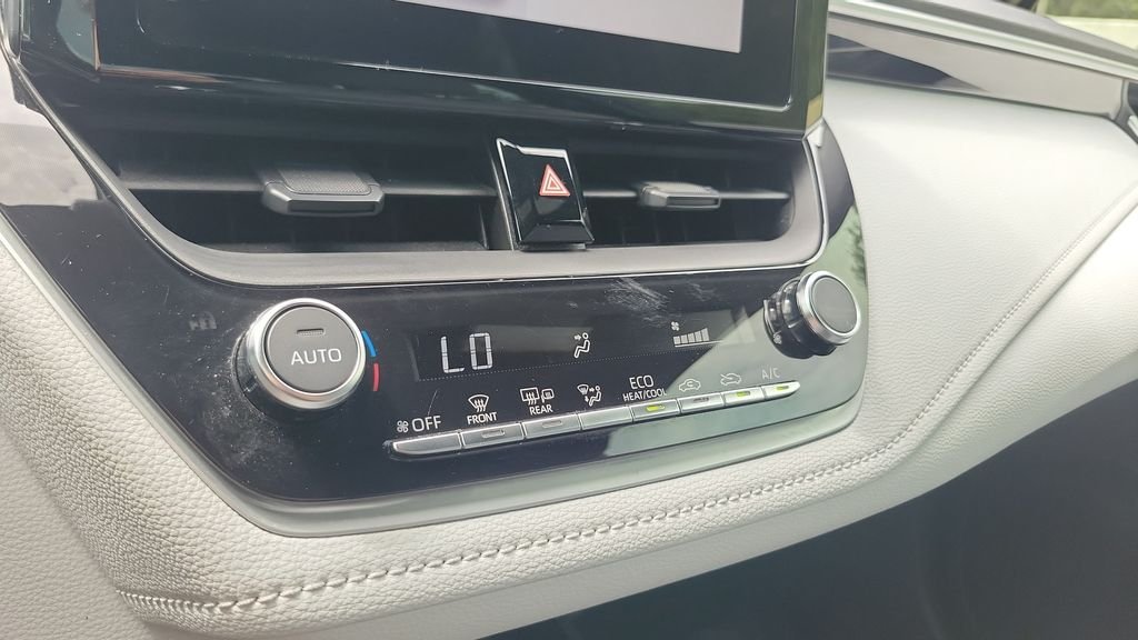2024 Toyota Corolla SE - Photo 18