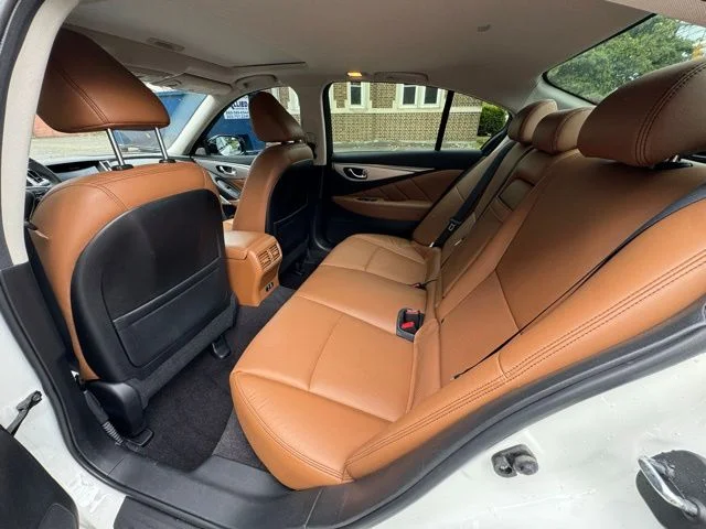 Used 2023 White INFINITI LUXE image 15