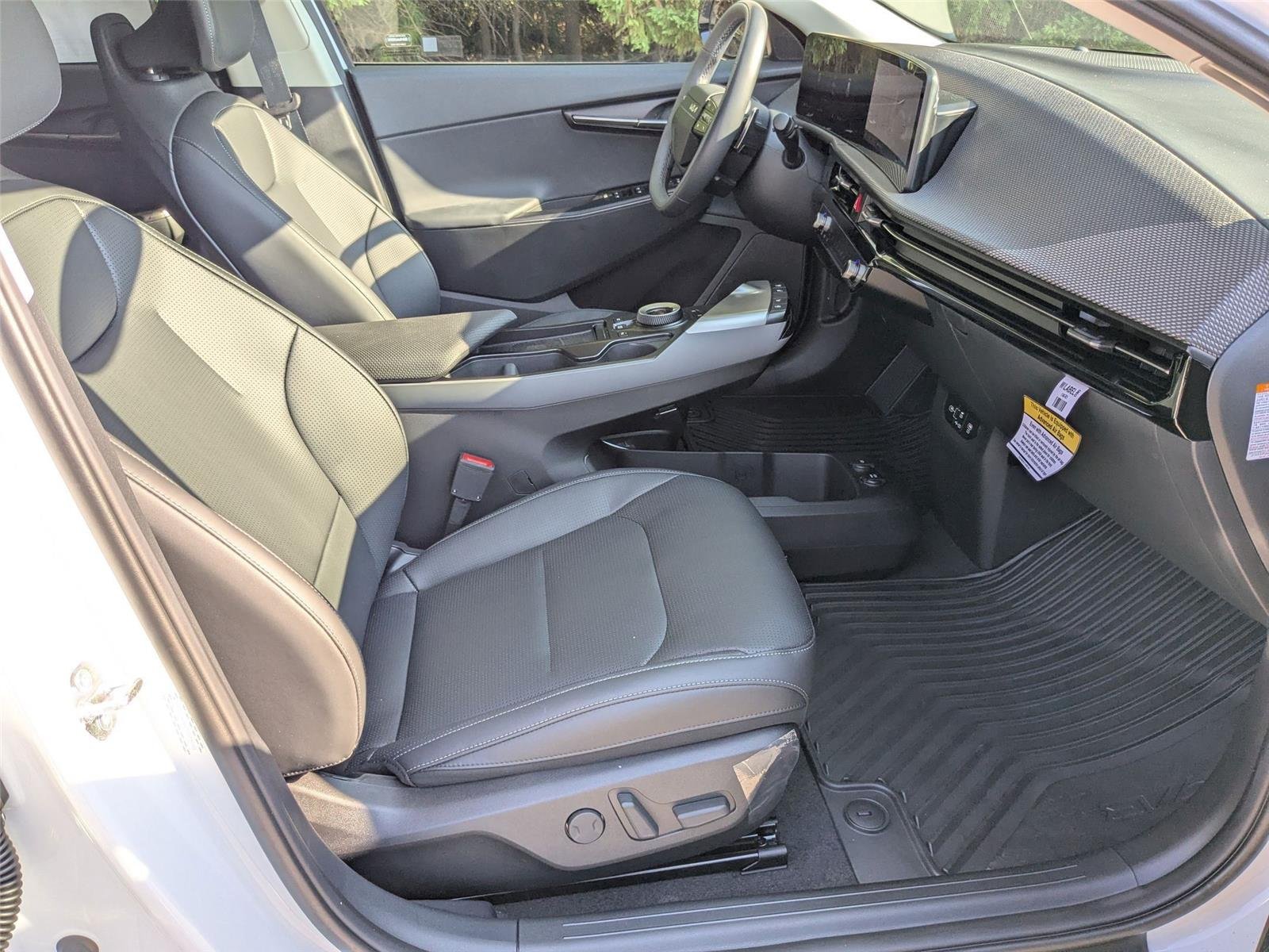 New 2025 Glacier White Pearl Kia Wind image 35