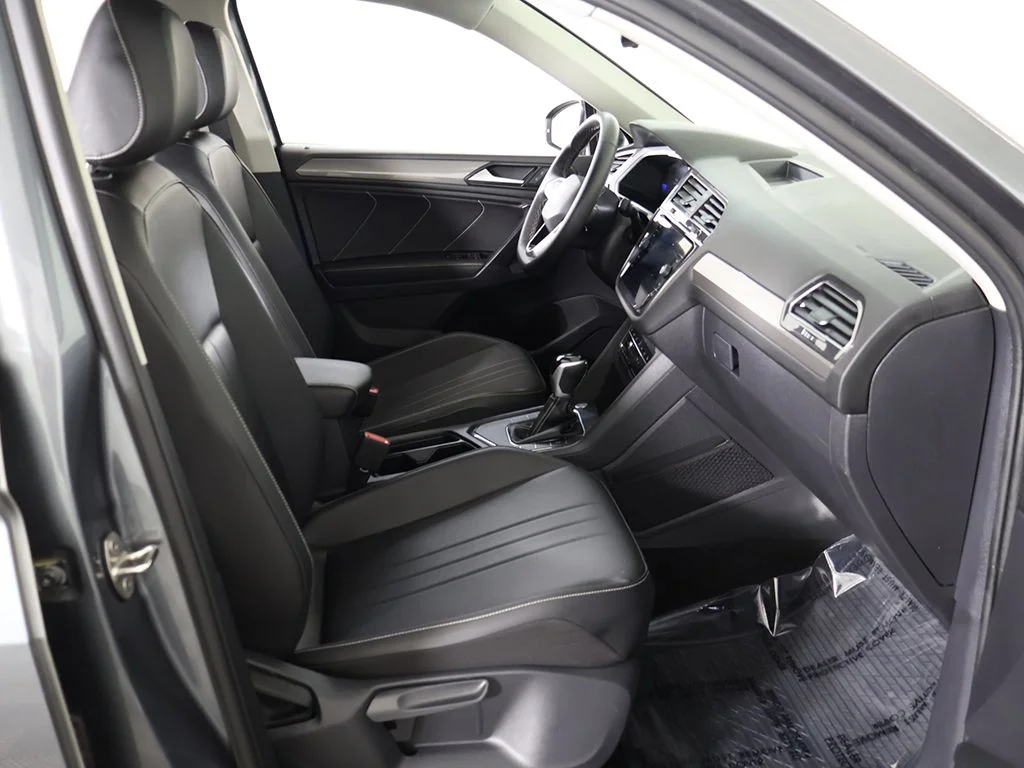 Used 2023 Platinum Gray Metallic Volkswagen 2.0T SE image 32