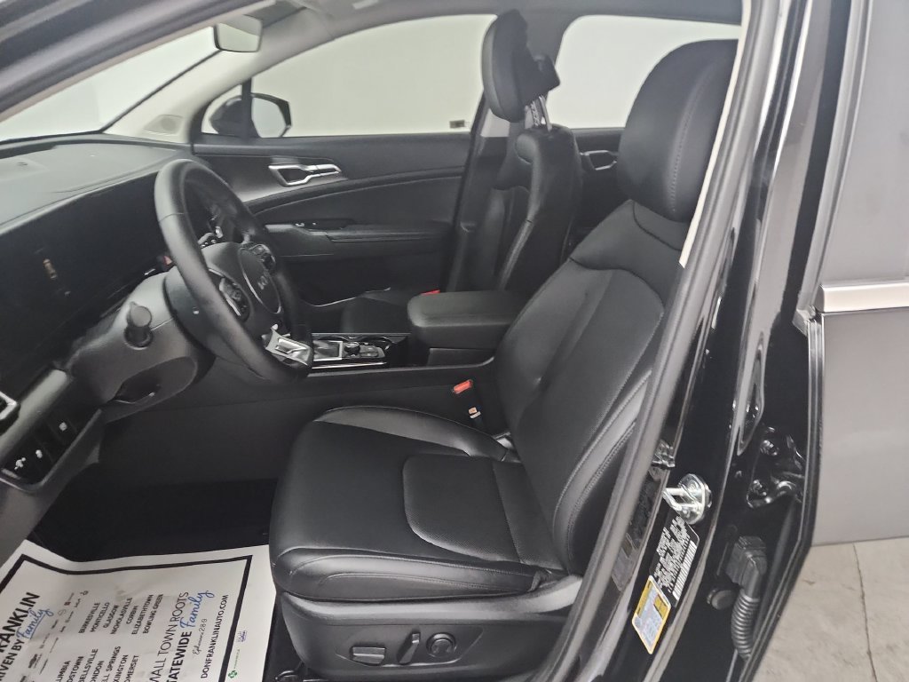 Used 2025 Black Kia EX image 17