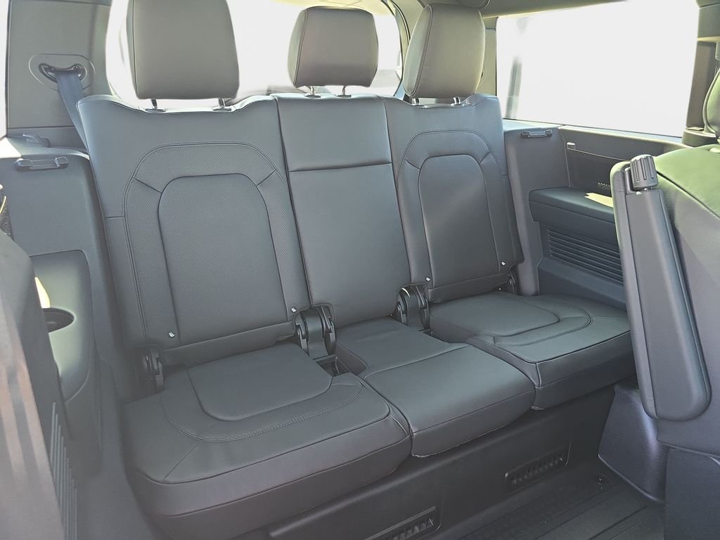 New 2026 Carpathian Grey Land Rover X-Dynamic SE image 13