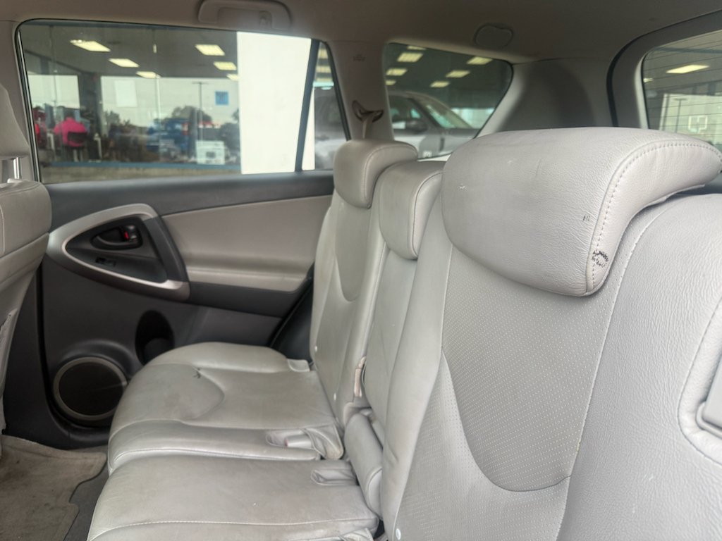 Used 2007  Toyota Limited image 4