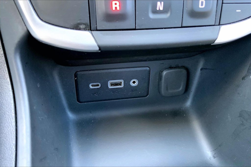 Used 2024 White GMC SLE image 15