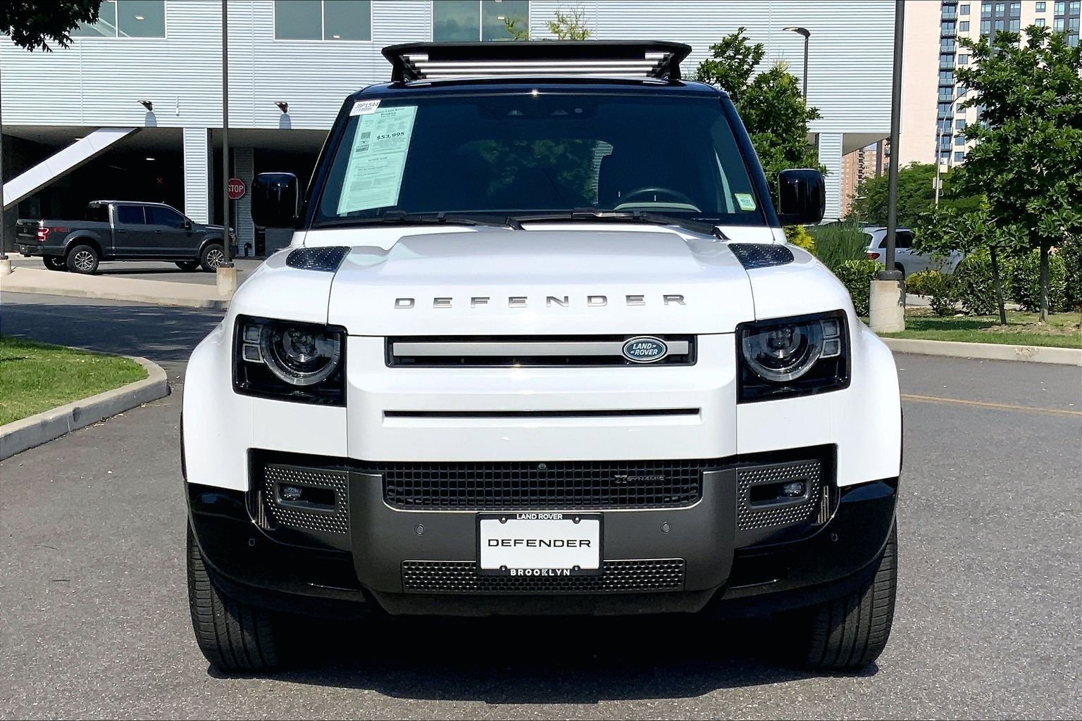 Used 2023 Fuji White Land Rover X-Dynamic SE image 3