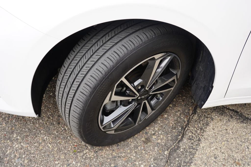 Certified Used 2023 Snow White Pearl Kia LXS image 13