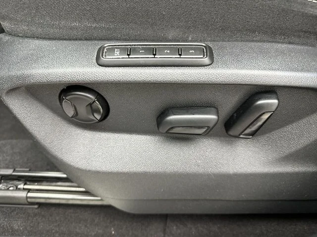 Used 2022 Gray Volkswagen SEL image 12