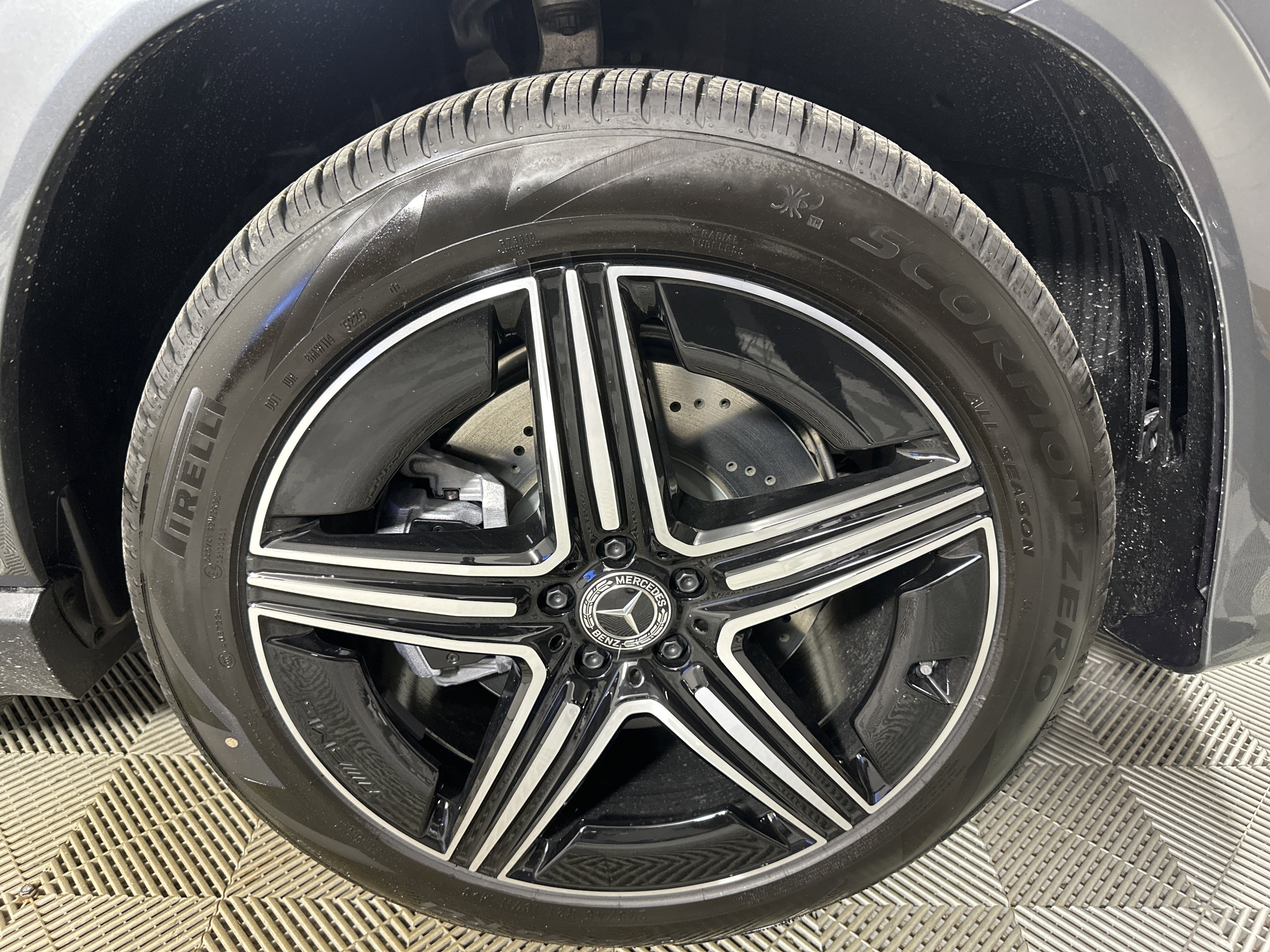 New 2026 Selenite Grey Metallic Mercedes-Benz GLE 450 image 54